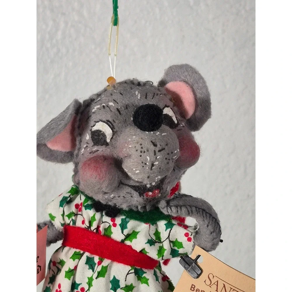1982 Rennoc Santakins Marianna Mouse Poseable Felt Christmas Ornament Tag